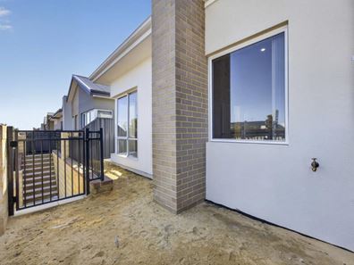 18 Jewel Way, Banksia Grove WA 6031