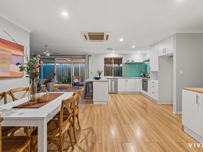 4 Skyros Mews, Stratton WA 6056