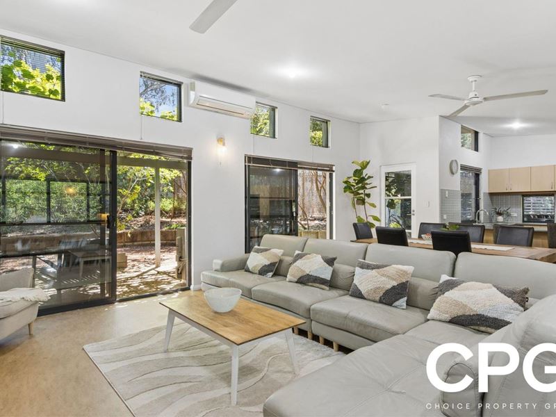 27 Holly Way East, Kalamunda WA 6076