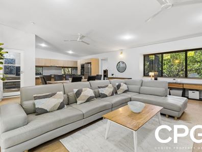 27 Holly Way East, Kalamunda WA 6076