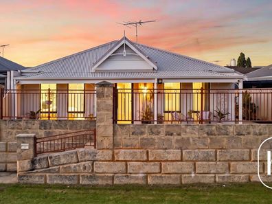 28 Waterford Parade, Darch WA 6065