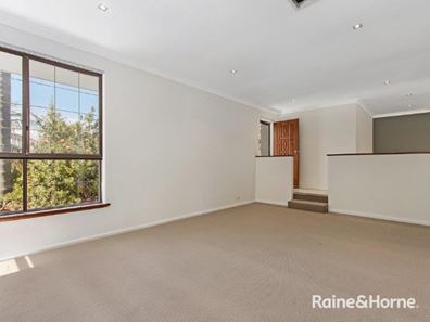 1 Sandford Crescent, Halls Head WA 6210