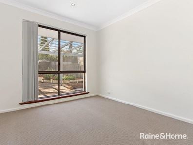 1 Sandford Crescent, Halls Head WA 6210
