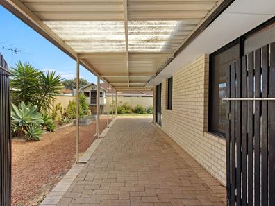 17 Carpentaria Dr, Port Kennedy WA 6172