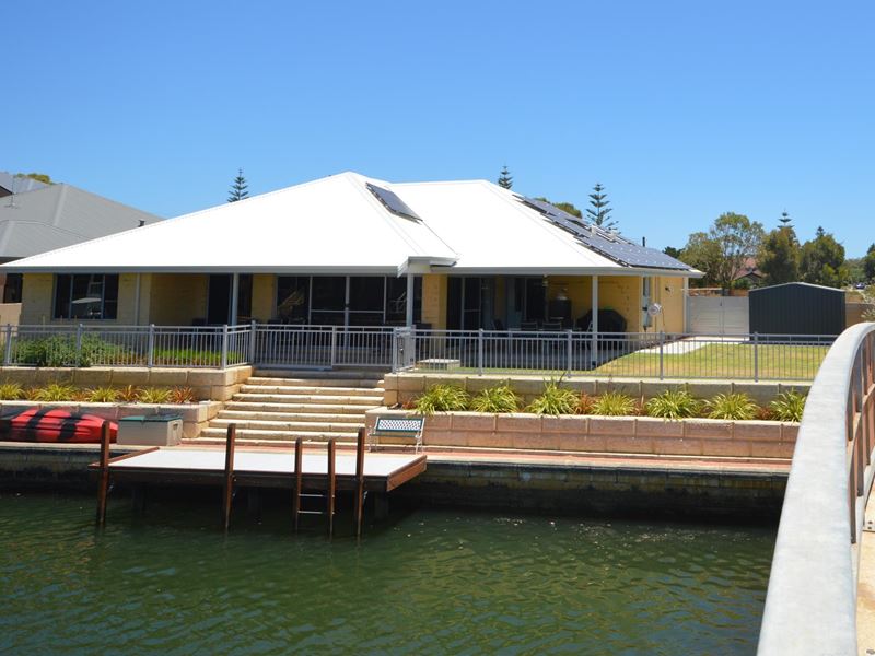 16 Syrenka Turn, Halls Head WA 6210