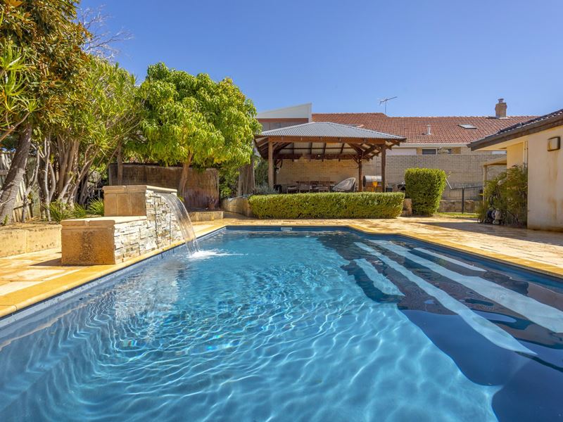 1 Cherry Hills Crescent, Connolly