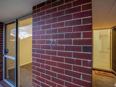 71/135 Challis Road, Seville Grove WA 6112