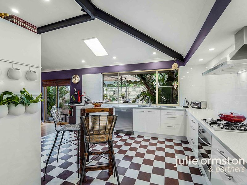 6 Edgewater Drive, Edgewater