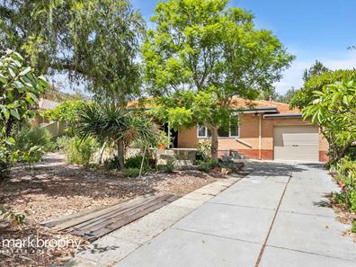 11 Hereford Place, Spearwood WA 6163