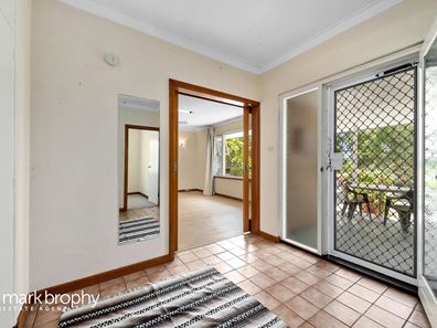 11 Hereford Place, Spearwood WA 6163