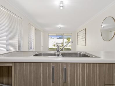 21 Salome Crescent, Lakelands WA 6180