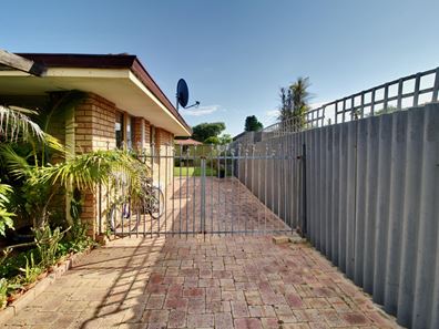 2 Bampton Way, Warnbro WA 6169