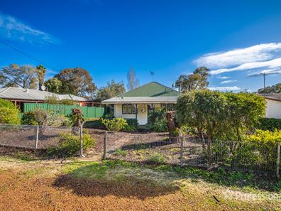 8 Church Street, Dwellingup WA 6213