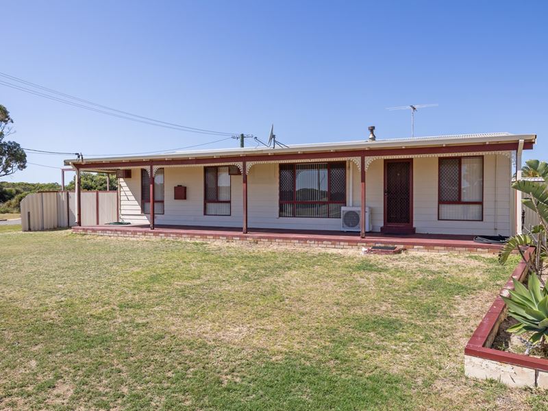 54 Nairn Street, Leeman WA 6514