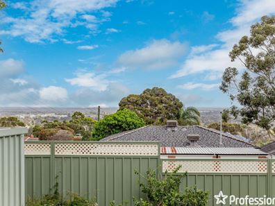 4 Hillside Road, Mount Richon WA 6112