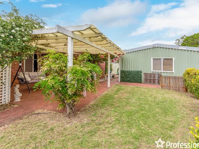 4 Hillside Road, Mount Richon WA 6112