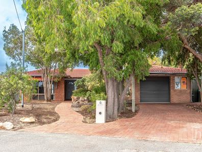 8 Coma Place, Beldon WA 6027