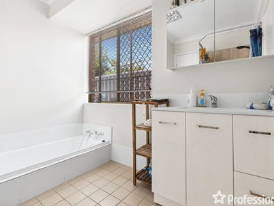3 Burrows Place, Parmelia WA 6167