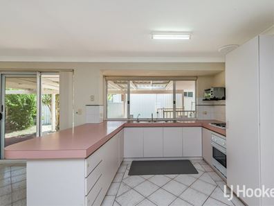 5 Melvin Avenue, Thornlie WA 6108