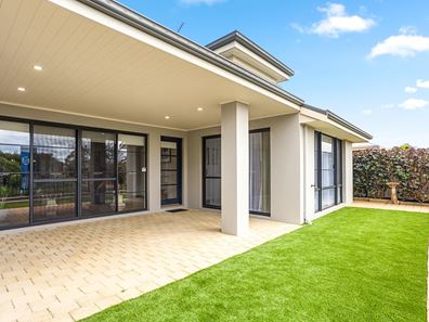 8 Serotina Lane, Aubin Grove WA 6164