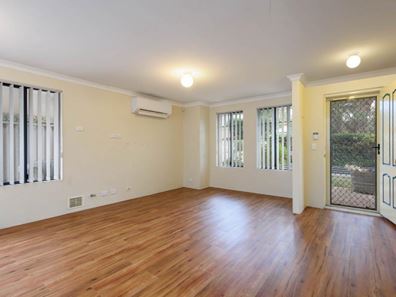 8/32 Holmesdale Road, Woodbridge WA 6056