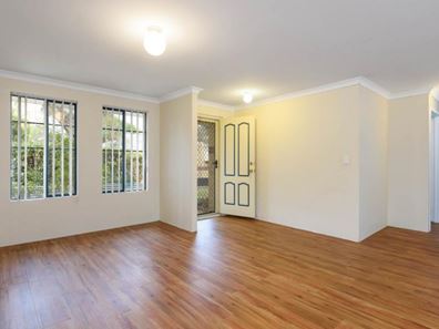 8/32 Holmesdale Road, Woodbridge WA 6056