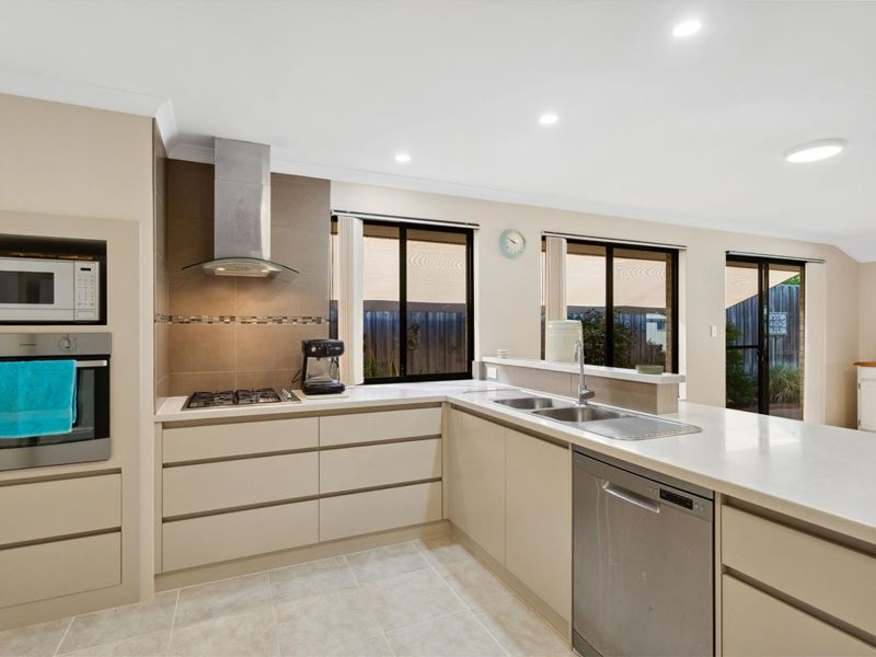 7 Rocklea Crescent, Ellenbrook