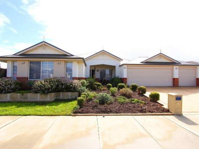 5 Wistful Parade, Aveley