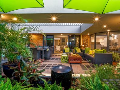 16 Peak View, Canning Vale WA 6155