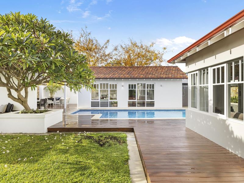 14 Elstree Avenue, Menora