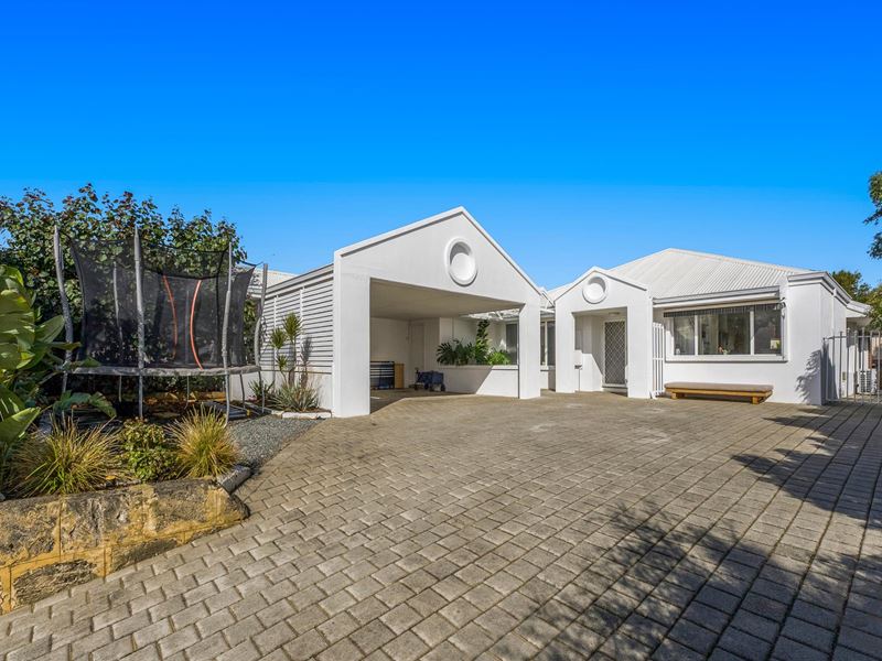 2/2 Clipper Way, Halls Head WA 6210