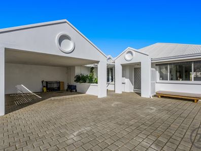2/2 Clipper Way, Halls Head WA 6210