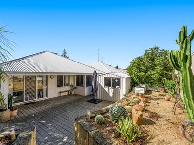 2/2 Clipper Way, Halls Head WA 6210