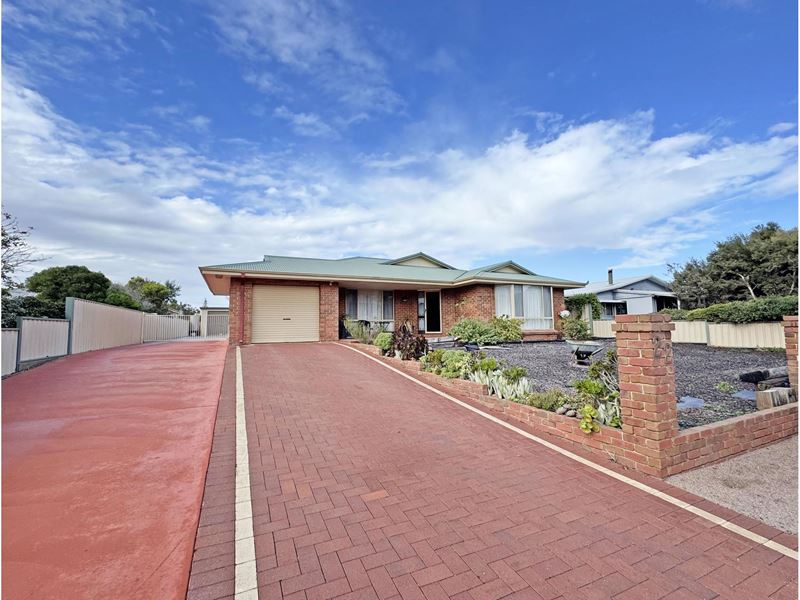 22 Burton Road, Castletown