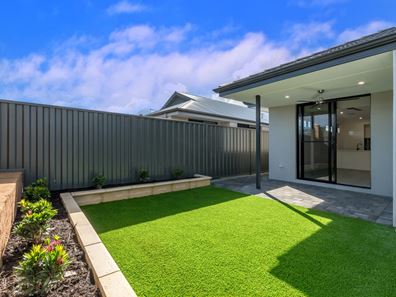 28 Sturrock  Close, Hilbert WA 6112
