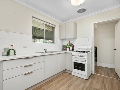 53 Parkside Drive, Thornlie WA 6108