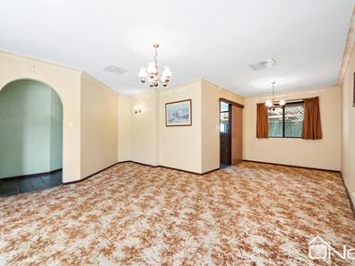 11 Slee Avenue, Kelmscott WA 6111