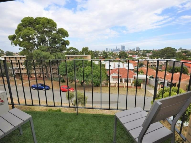 9/2 Russell  Avenue, North Perth WA 6006
