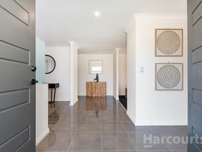 3 Liriope Parkway, Sinagra WA 6065