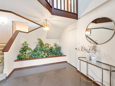 10 Castellon Crescent, Coogee WA 6166