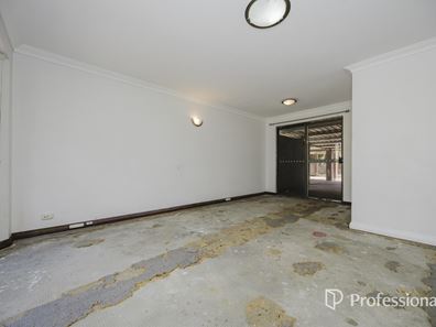 9 Aylesford Drive, Marangaroo WA 6064