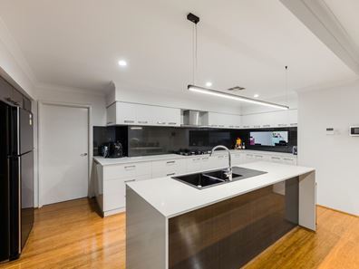 3 Lee-steere Crescent, Piara Waters WA 6112