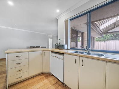 2/18 Evelyn  Street, Gosnells WA 6110