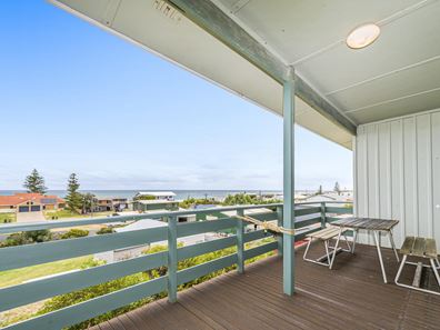 11 Wood Way, Ledge Point WA 6043