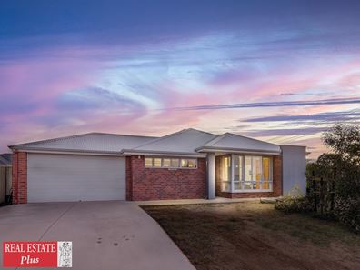 15 Stewartby Crescent, Viveash WA 6056