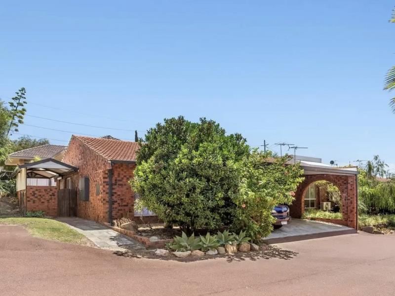 1/16 Wheatcroft Street, Scarborough WA 6019