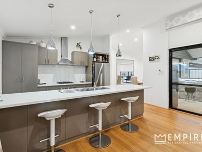 21 Sunflower Road, Success WA 6164