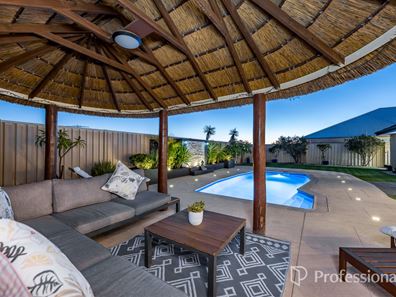 33 Seaspray Crescent, Jindalee WA 6036