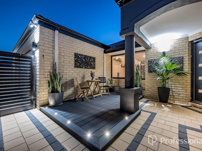 33 Seaspray Crescent, Jindalee WA 6036