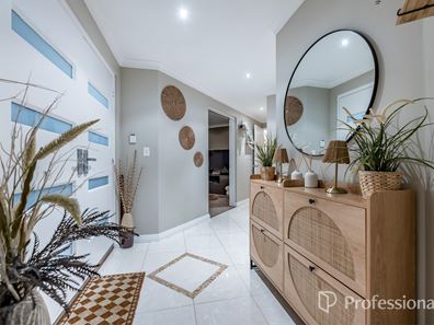 33 Seaspray Crescent, Jindalee WA 6036